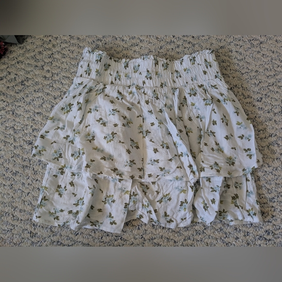 Rue 21 ruffle skirt with floral patterns - Picture 2 of 3